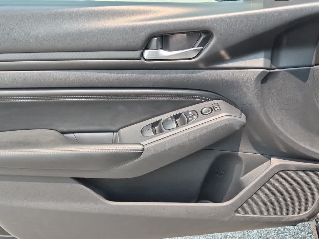 2019 Nissan Altima 2.5 S - Super Black exterior view 9