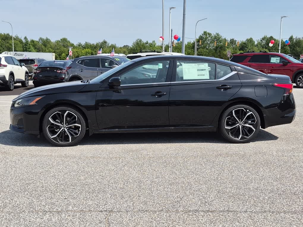 2026 Nissan Altima SR - Super Black exterior view 5