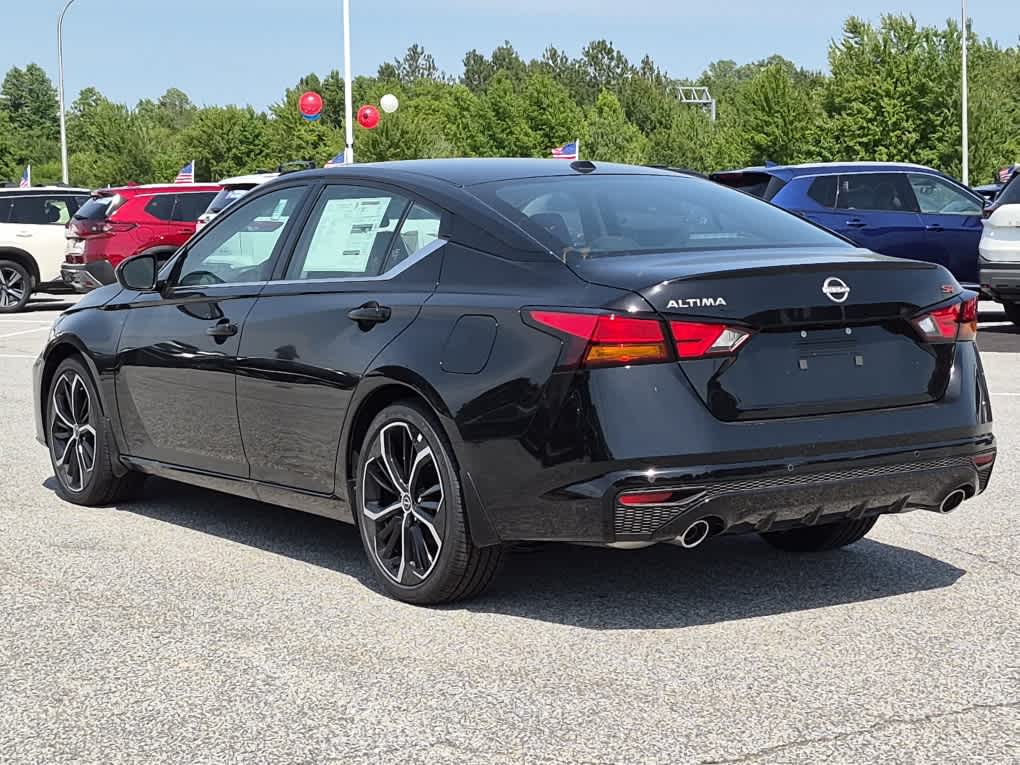 2026 Nissan Altima SR - Super Black exterior view 4