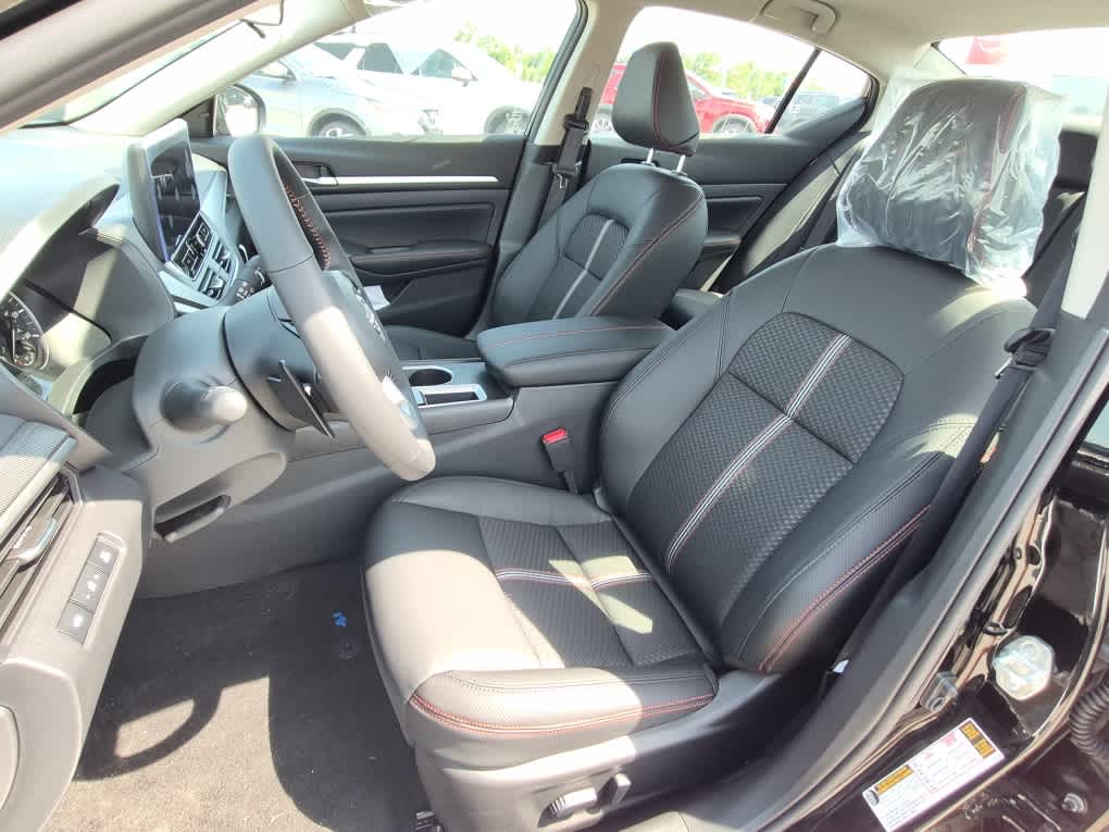 2026 Nissan Altima SR - Super Black exterior view 10