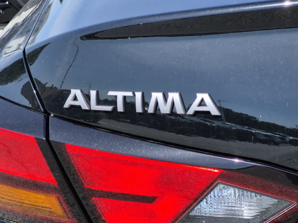 2026 Nissan Altima SR - Super Black exterior view 17