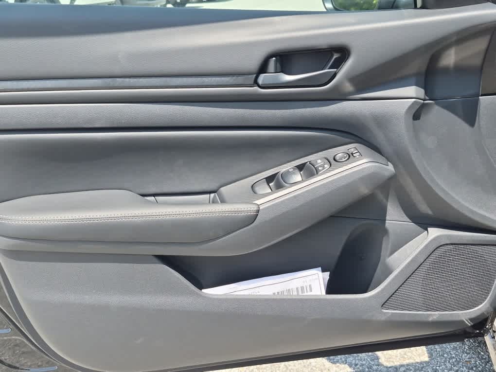 2026 Nissan Altima SV - Super Black exterior view 9