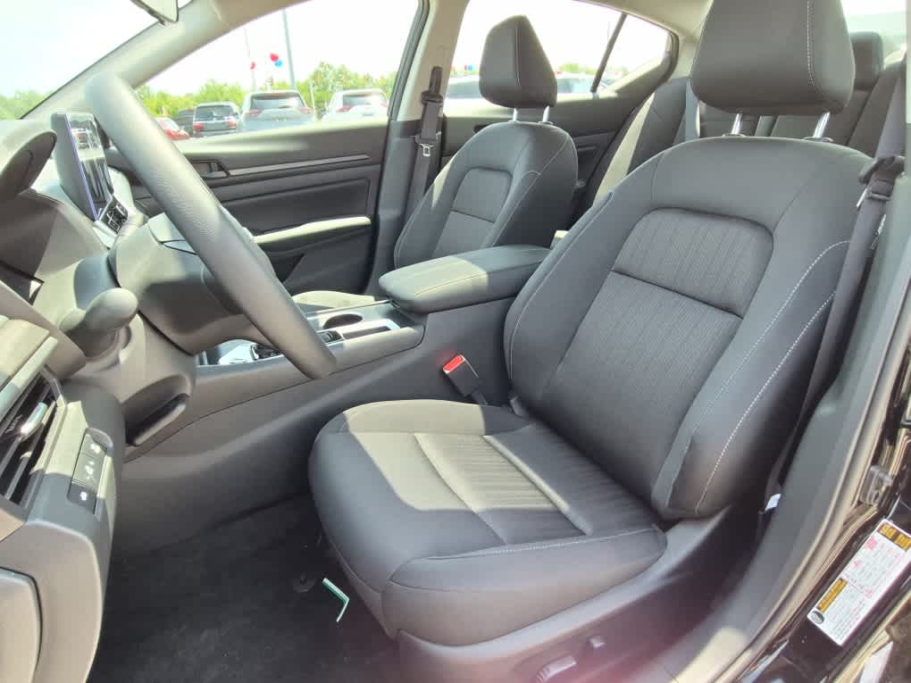 2026 Nissan Altima SV - Super Black exterior view 10