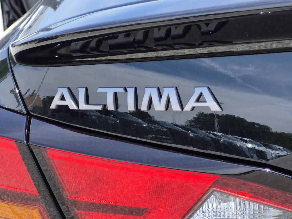 2026 Nissan Altima SV - Super Black exterior view 18