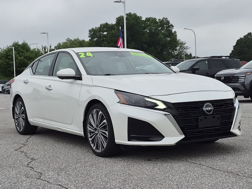 2024 Nissan Altima 2.5 SL - Pearl White Tricoat exterior view 2