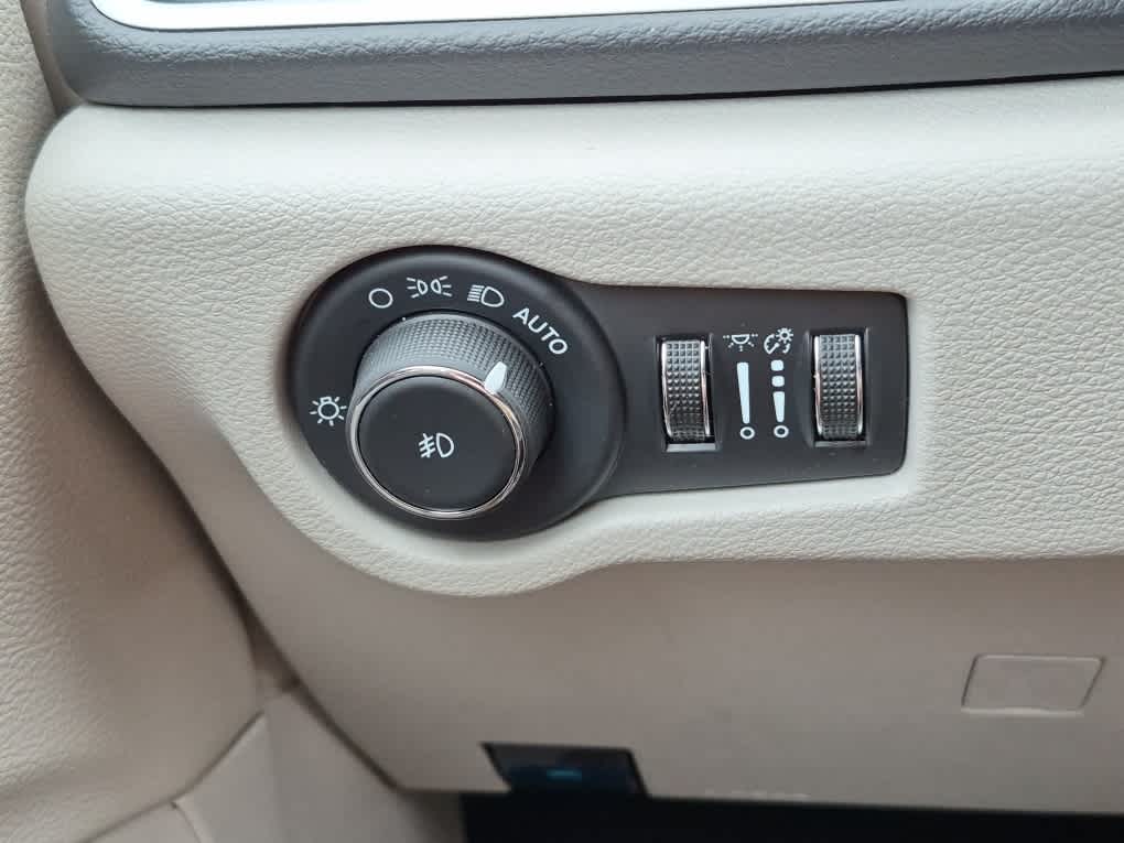 2024 Chrysler Pacifica Touring L - Diamond Black Crystal Pearlcoat exterior view 19