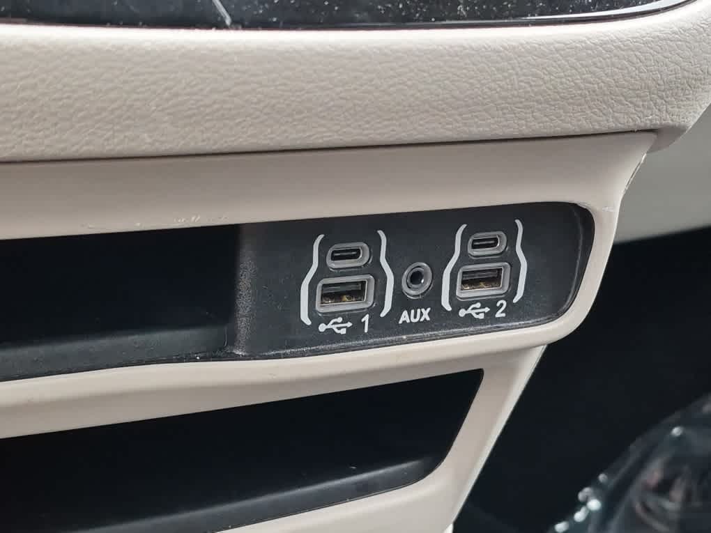 2024 Chrysler Pacifica Touring L - Diamond Black Crystal Pearlcoat exterior view 15