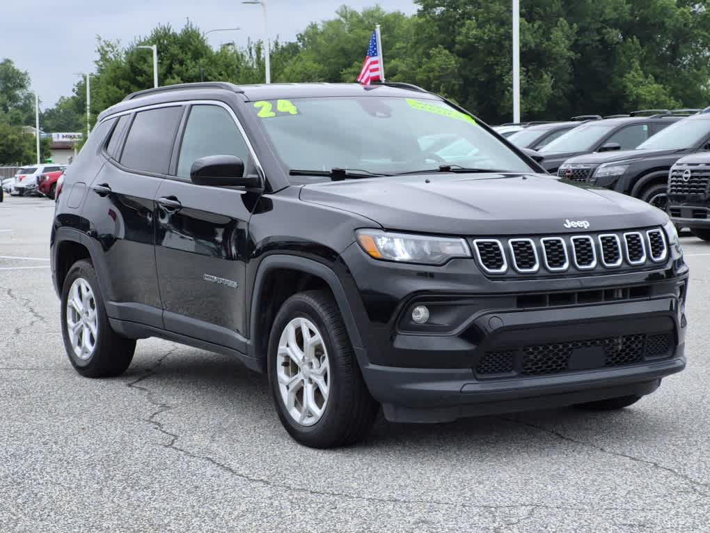 2024 Jeep Compass Latitude - Diamond Black Crystal Pearlcoat exterior view 2