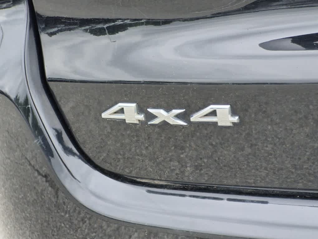 2024 Jeep Compass Latitude - Diamond Black Crystal Pearlcoat exterior view 20