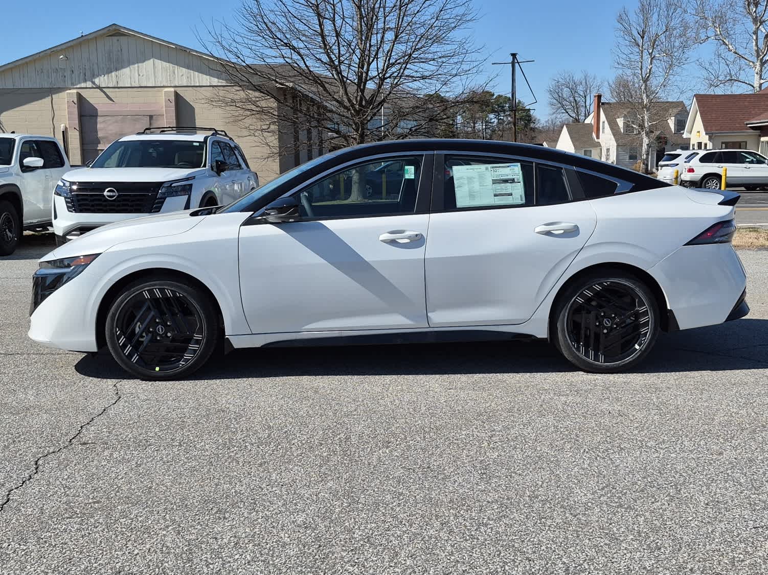 2026 Nissan Sentra SR - Aspen White Tricoat/Super Black exterior view 5
