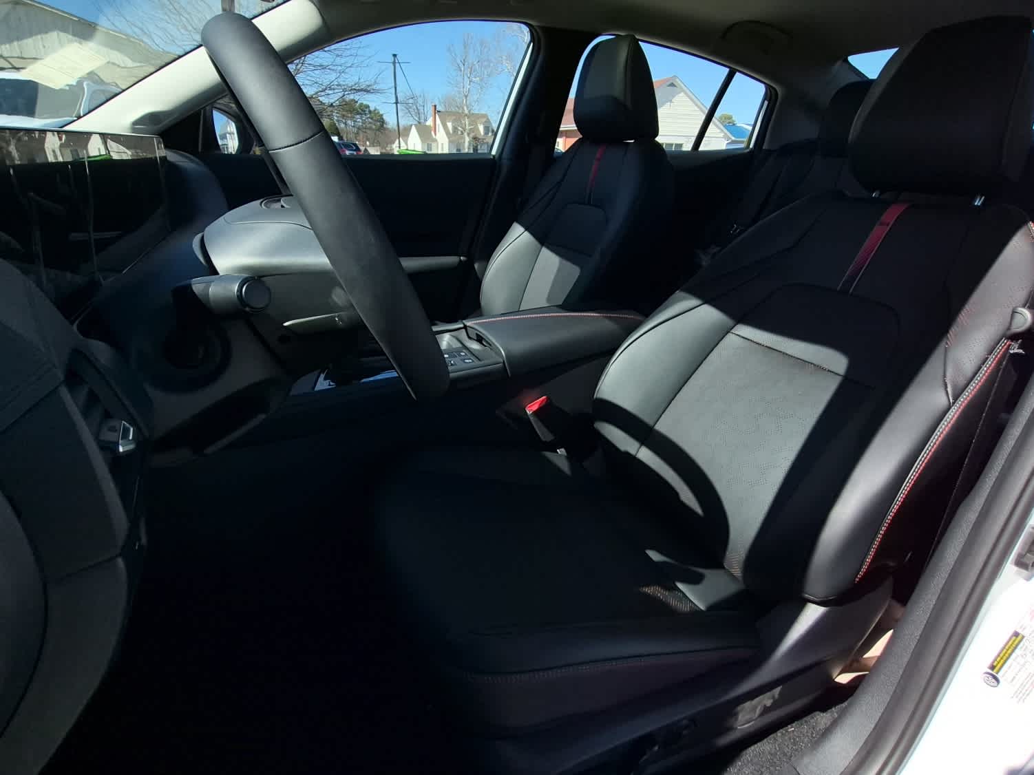 2026 Nissan Sentra SR - Aspen White Tricoat/Super Black exterior view 10