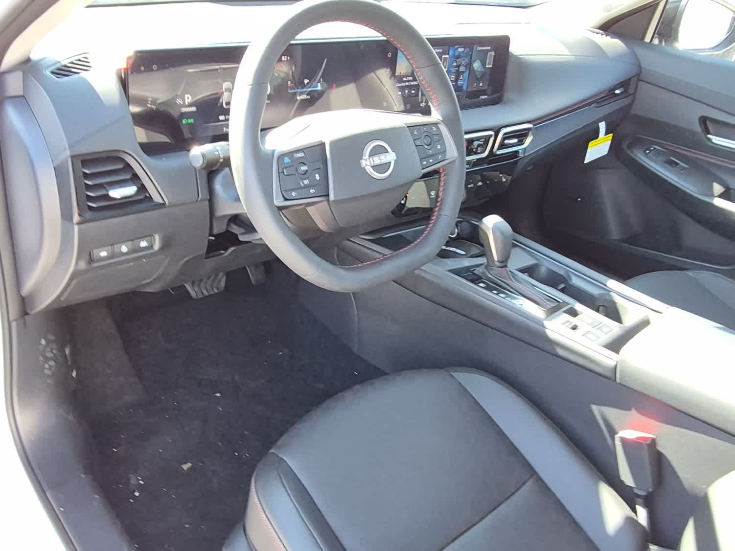 2026 Nissan Sentra SR - Aspen White Tricoat/Super Black exterior view 11
