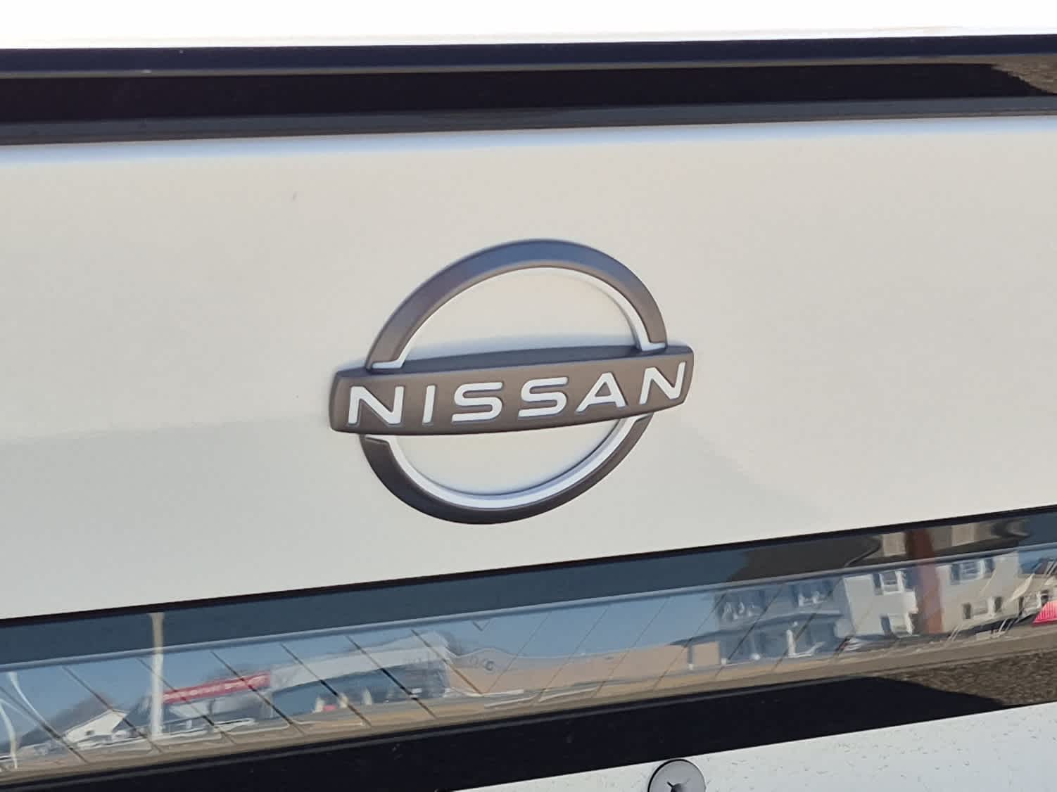 2026 Nissan Sentra SR - Aspen White Tricoat/Super Black exterior view 20