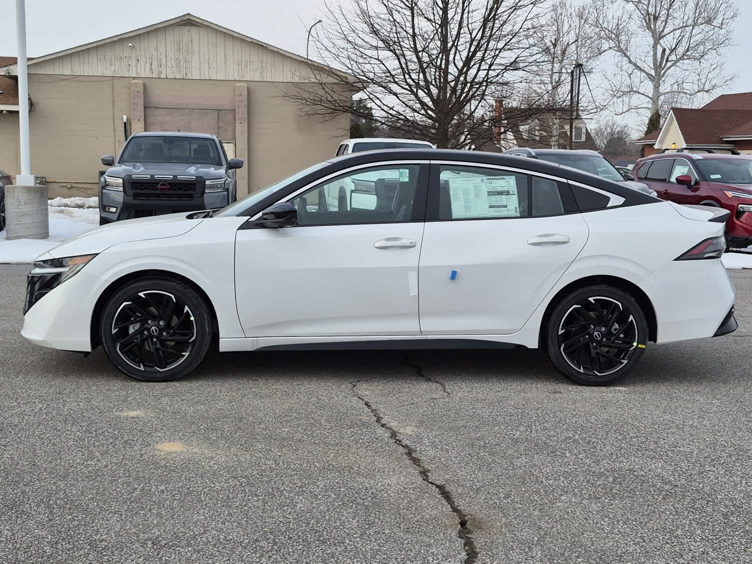 2026 Nissan Sentra SR - Aspen White Tricoat/Super Black exterior view 5