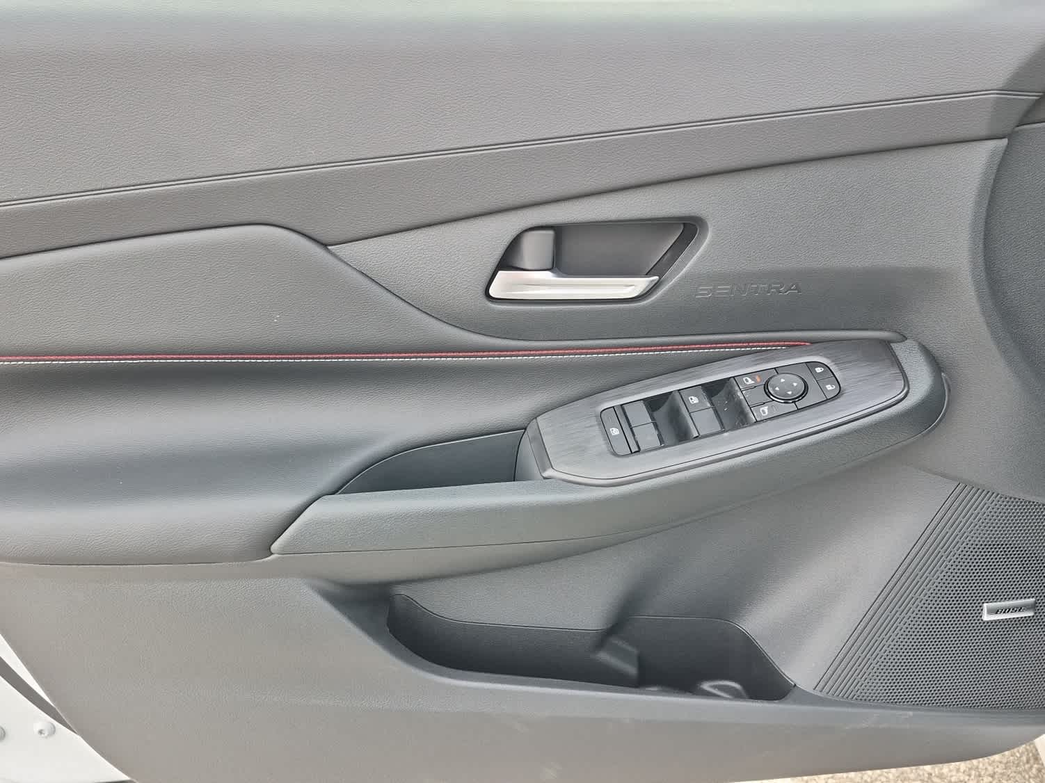 2026 Nissan Sentra SR - Aspen White Tricoat/Super Black exterior view 9