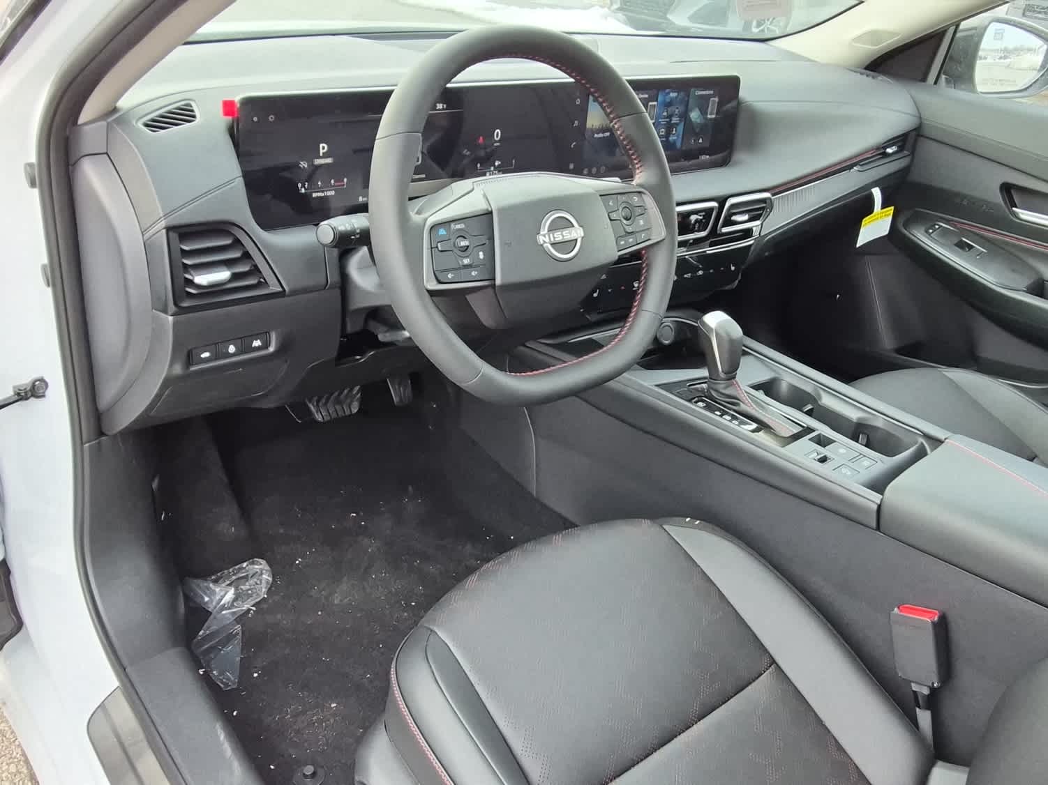2026 Nissan Sentra SR - Aspen White Tricoat/Super Black exterior view 11