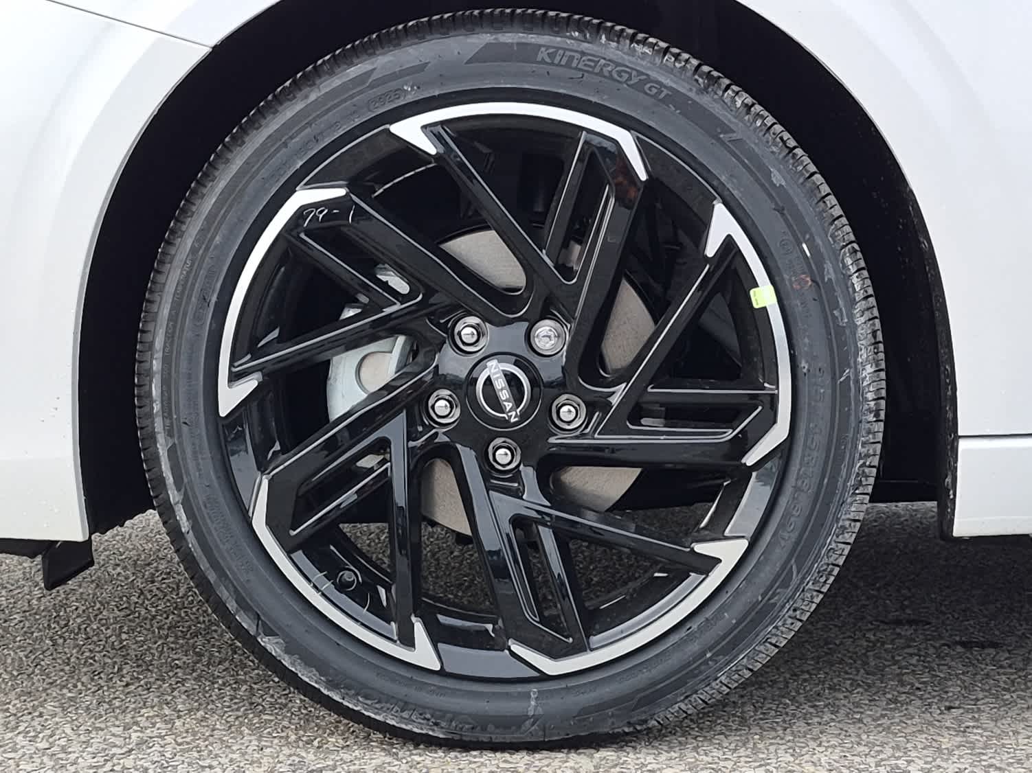 2026 Nissan Sentra SR - Aspen White Tricoat/Super Black exterior view 6