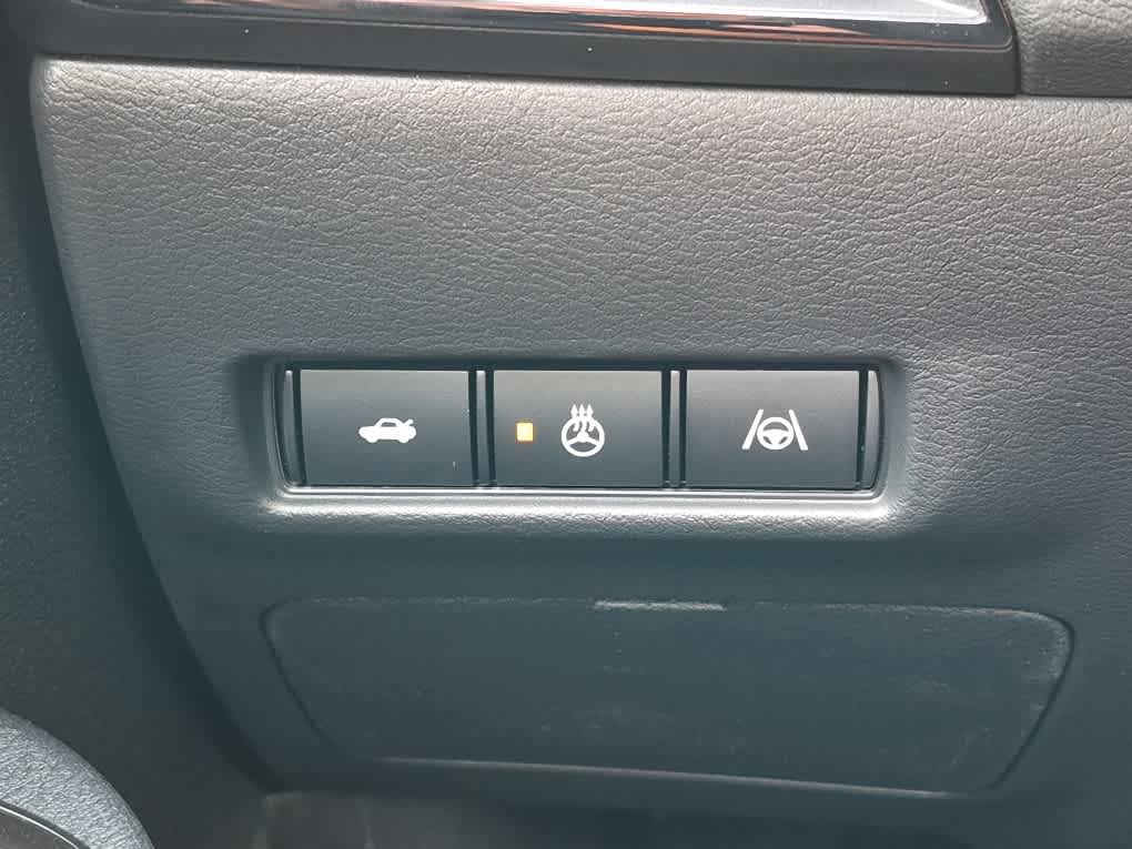 2026 Nissan Sentra SR - Aspen White Tricoat/Super Black exterior view 16