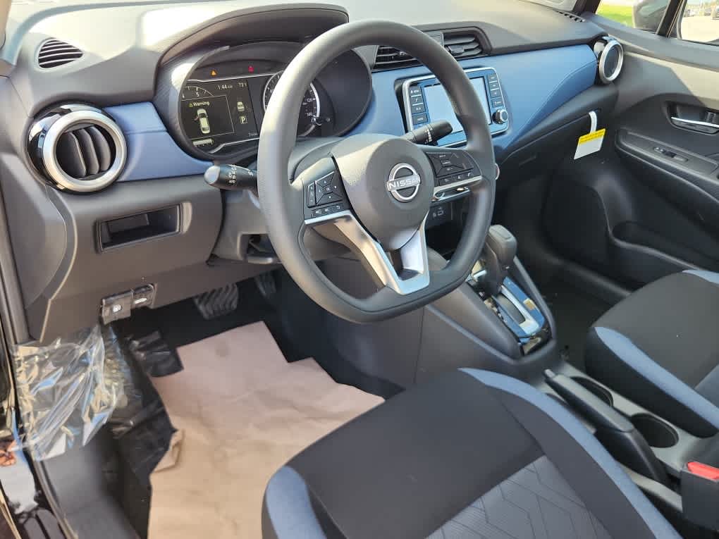 2025 Nissan Versa SV - Super Black exterior view 11