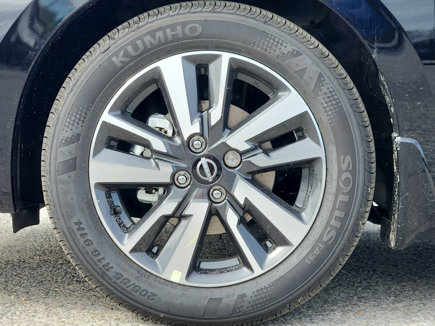 2025 Nissan Versa SV - Super Black exterior view 5
