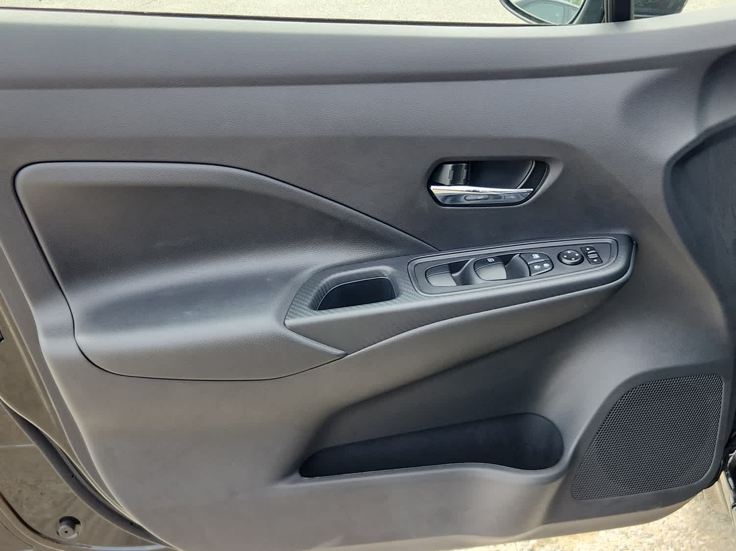 2025 Nissan Versa SV - Super Black exterior view 8