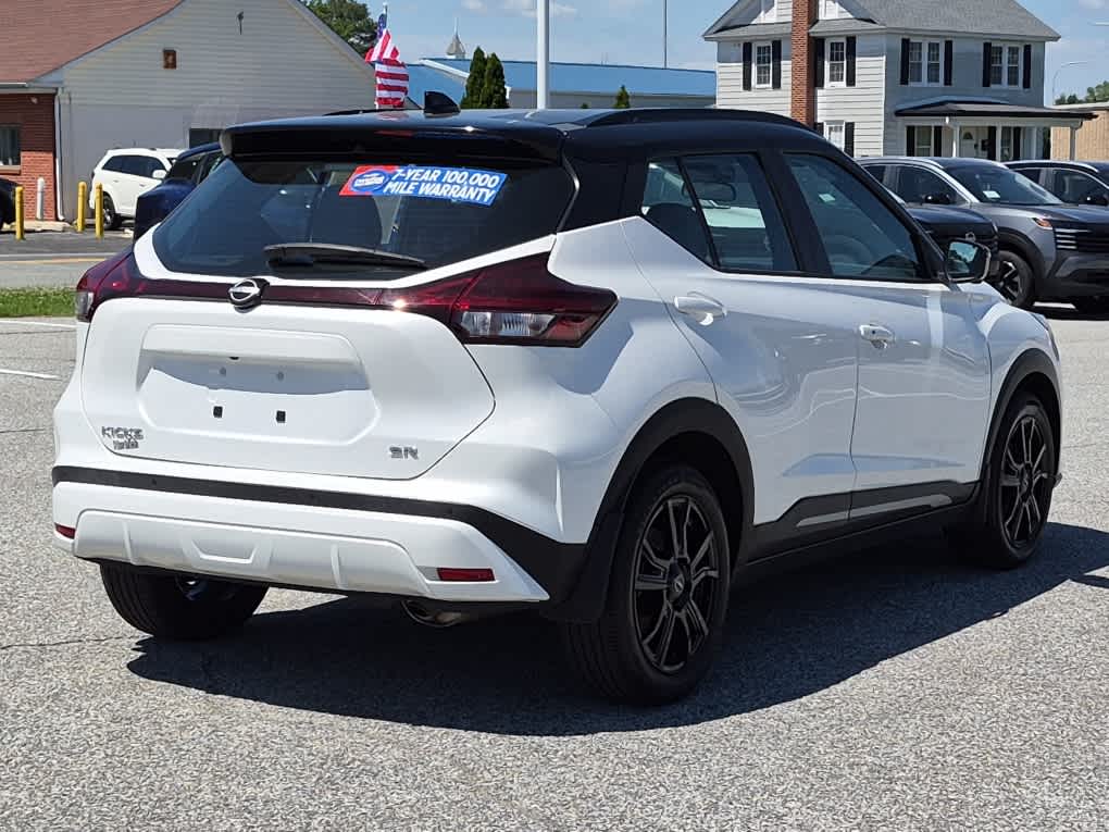 2023 Nissan Kicks SR - Aspen White Tricoat/Super Black exterior view 3