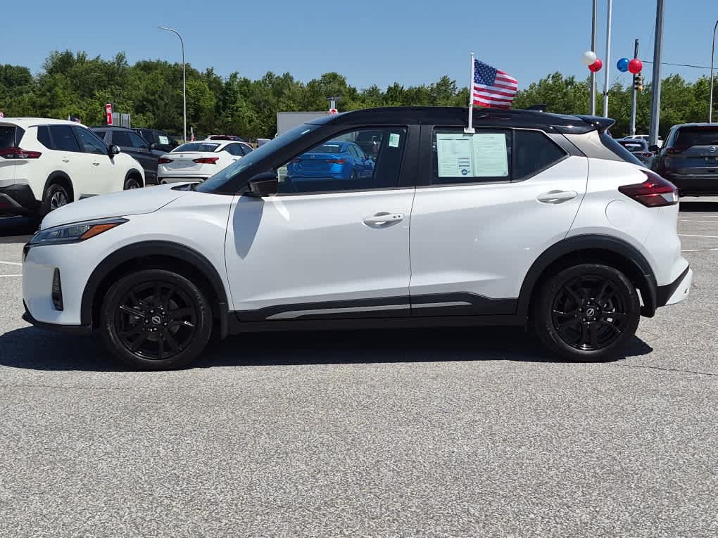 2023 Nissan Kicks SR - Aspen White Tricoat/Super Black exterior view 5