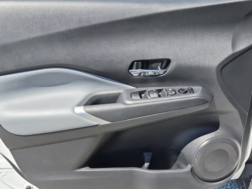 2023 Nissan Kicks SR - Aspen White Tricoat/Super Black exterior view 9