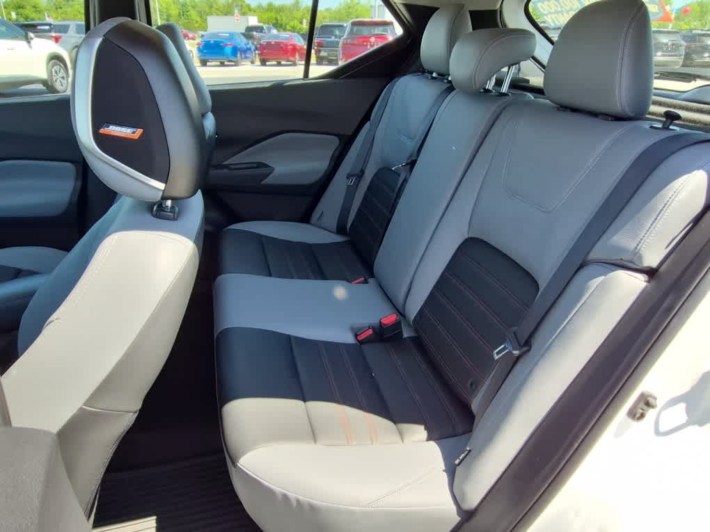 2023 Nissan Kicks SR - Aspen White Tricoat/Super Black exterior view 7