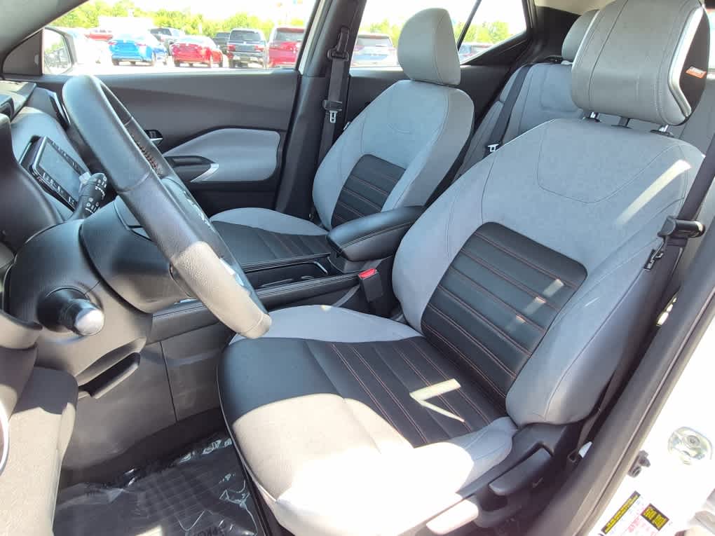 2023 Nissan Kicks SR - Aspen White Tricoat/Super Black exterior view 10