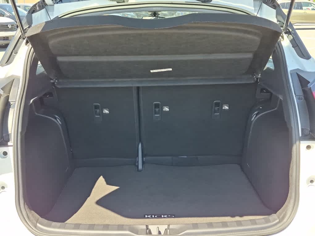 2023 Nissan Kicks SR - Aspen White Tricoat/Super Black exterior view 19