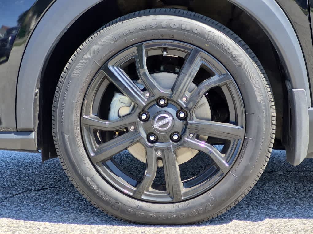 2023 Nissan Kicks SR - Super Black exterior view 6