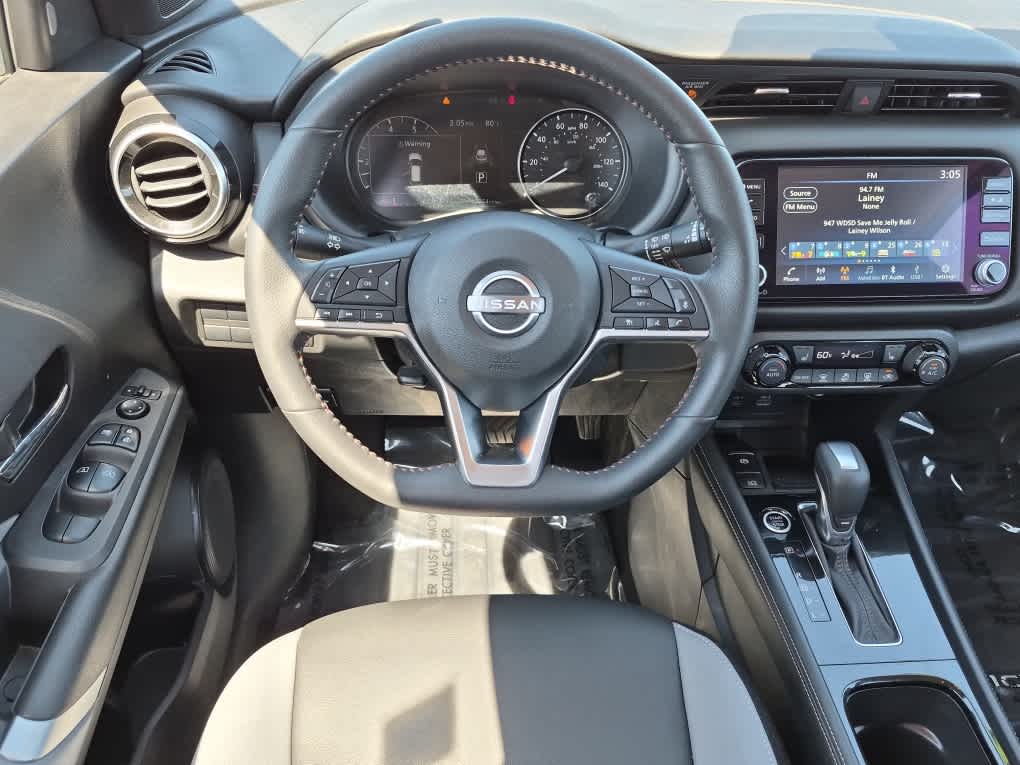 2023 Nissan Kicks SR - Super Black exterior view 8