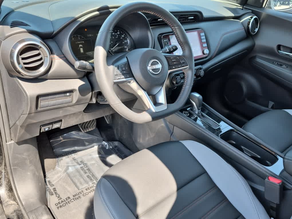 2023 Nissan Kicks SR - Super Black exterior view 11