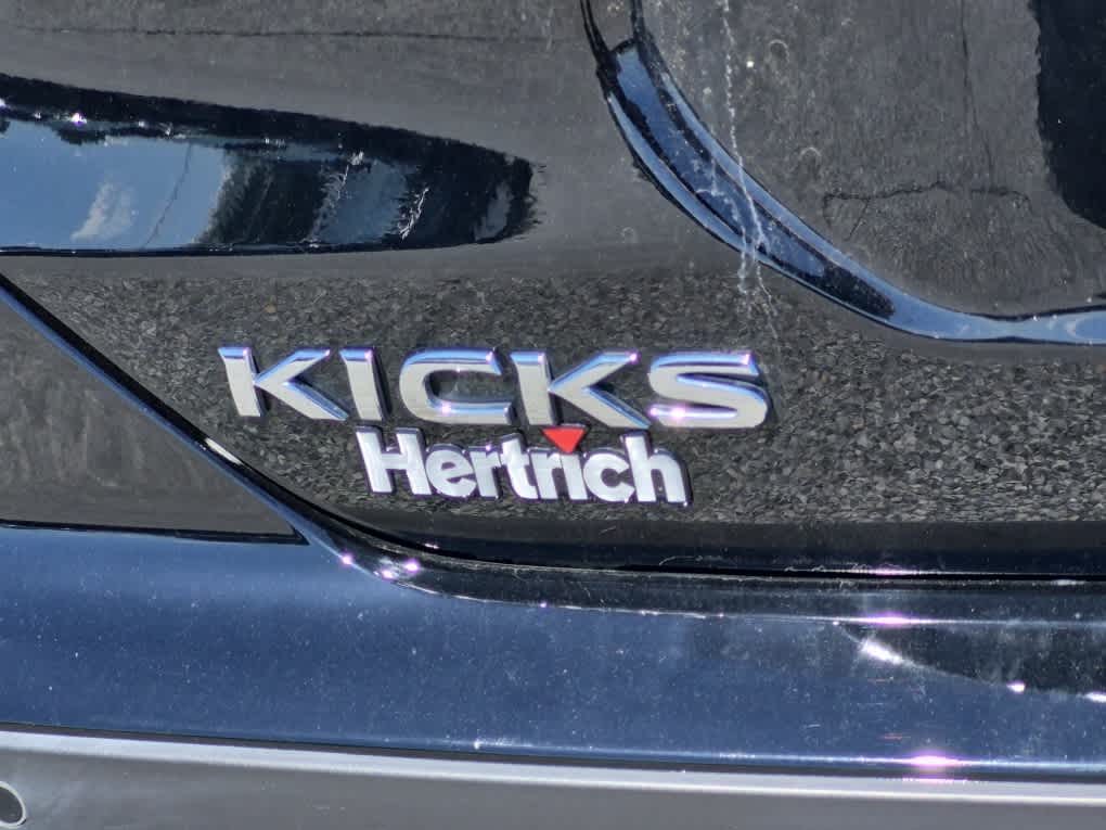 2023 Nissan Kicks SR - Super Black exterior view 19