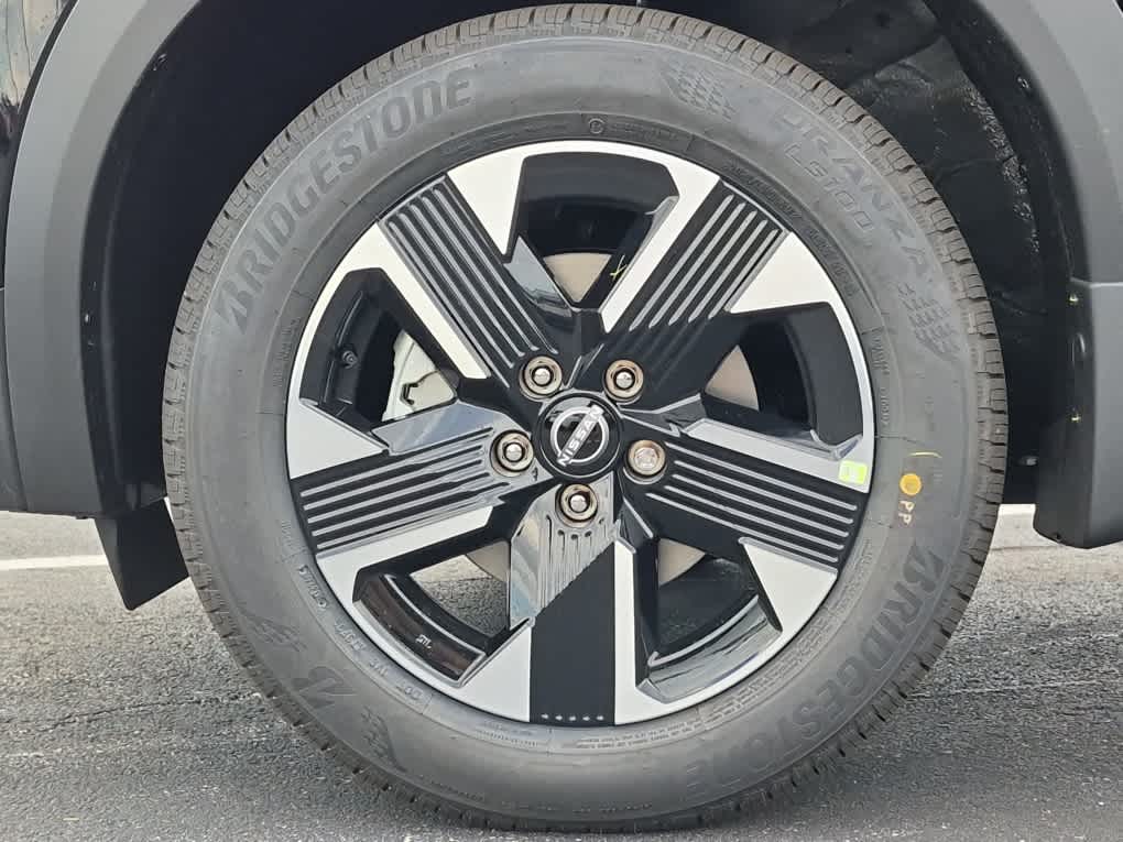 2026 Nissan Kicks SV - Super Black exterior view 6