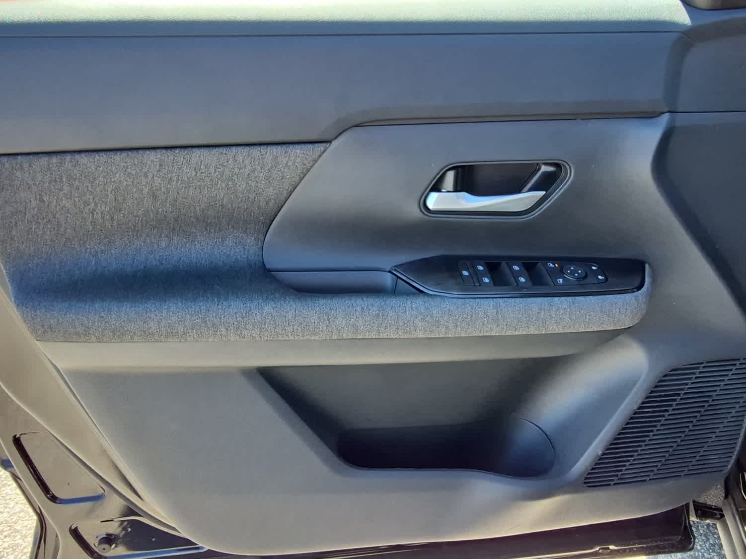 2026 Nissan Kicks SV - Super Black exterior view 9
