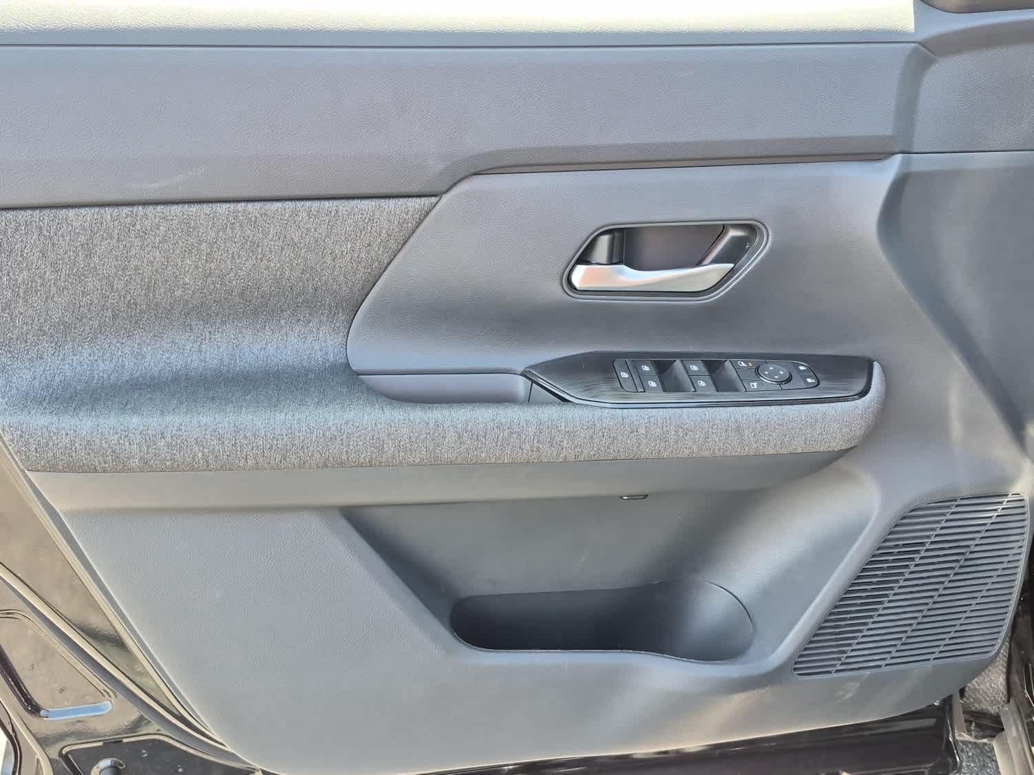 2026 Nissan Kicks SV - Super Black exterior view 9