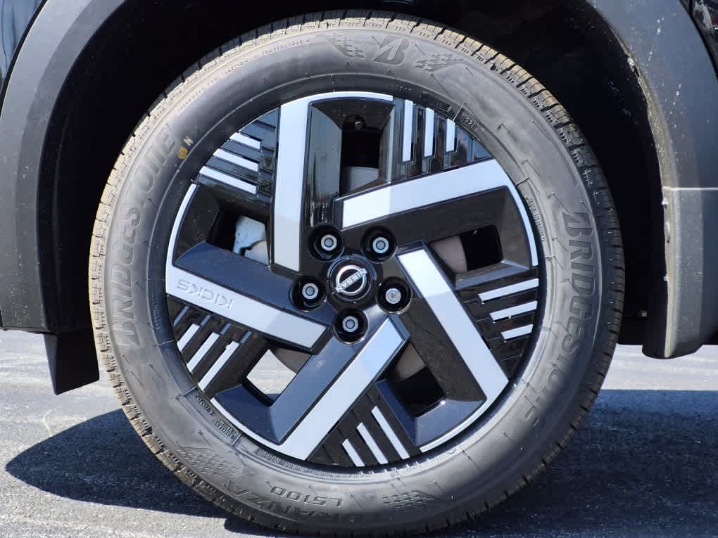 2026 Nissan Kicks SV - Super Black exterior view 6