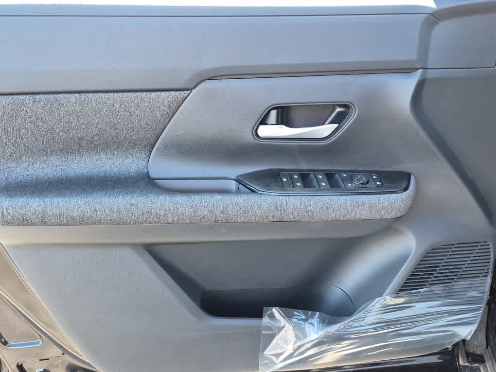2026 Nissan Kicks SV - Super Black exterior view 9