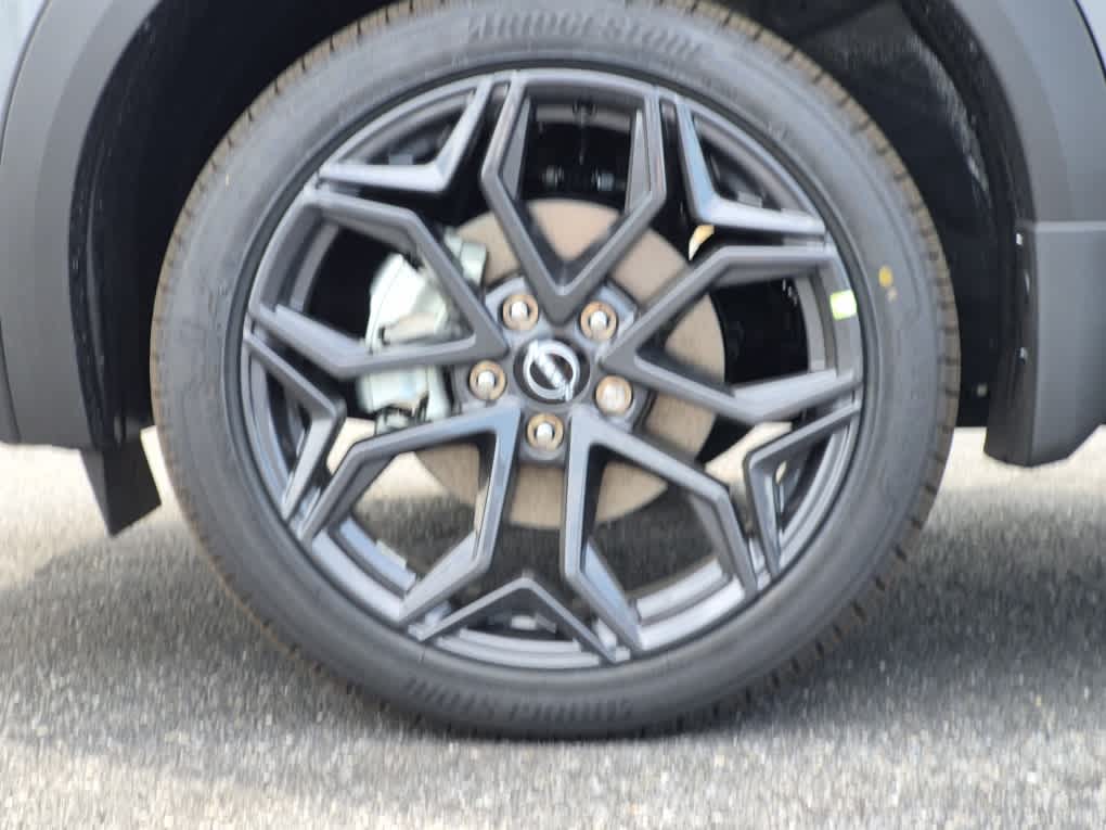 2026 Nissan Kicks SR - Gun Metallic/Scarlet Ember Tintcoat exterior view 6