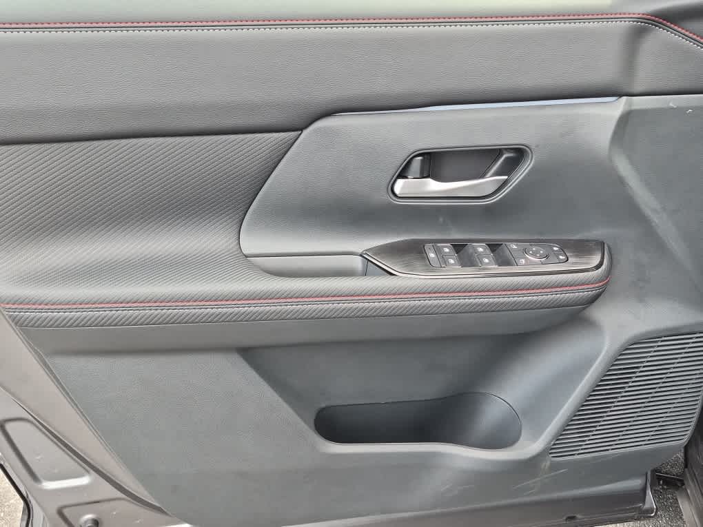 2026 Nissan Kicks SR - Gun Metallic/Scarlet Ember Tintcoat exterior view 9
