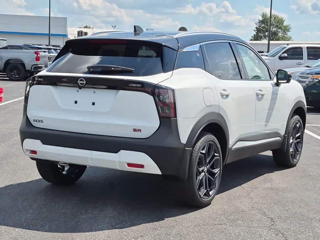 2026 Nissan Kicks SR - Aspen White Tricoat/Super Black exterior view 3