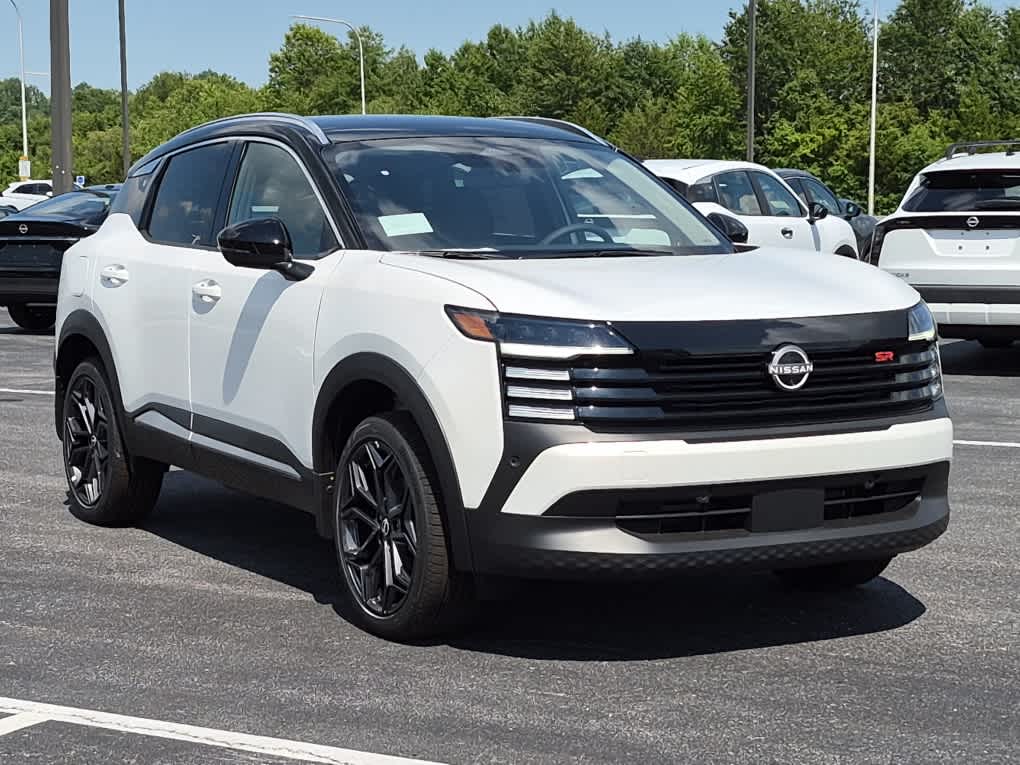 2026 Nissan Kicks SR - Aspen White Tricoat/Super Black exterior view 2