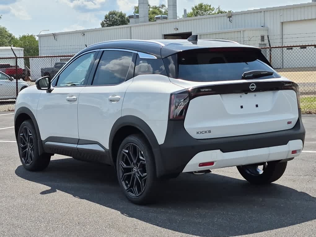 2026 Nissan Kicks SR - Aspen White Tricoat/Super Black exterior view 4