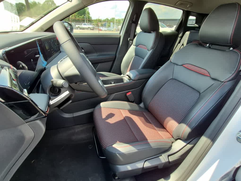2026 Nissan Kicks SR - Aspen White Tricoat/Super Black exterior view 10
