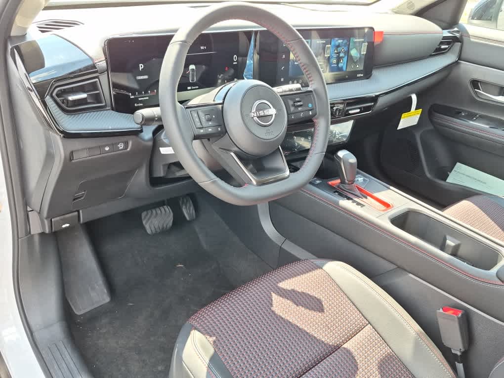 2026 Nissan Kicks SR - Aspen White Tricoat/Super Black exterior view 11