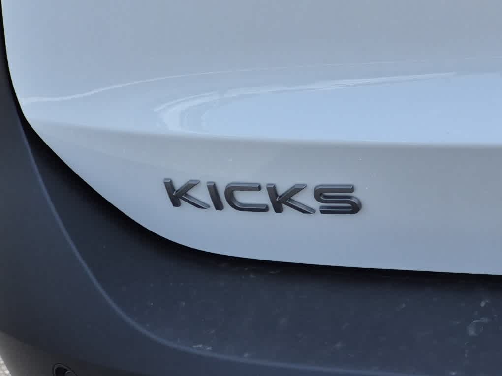 2026 Nissan Kicks SR - Aspen White Tricoat/Super Black exterior view 17