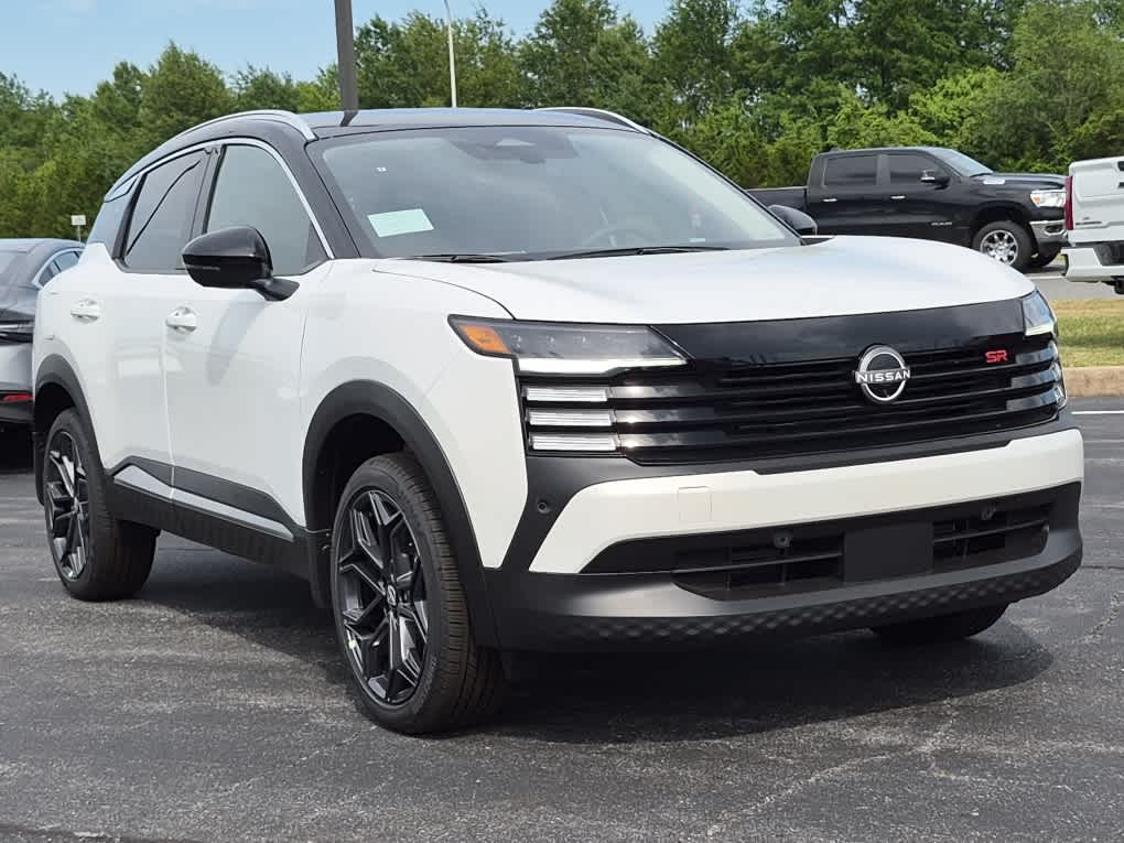 2026 Nissan Kicks SR - Aspen White Tricoat/Super Black exterior view 2