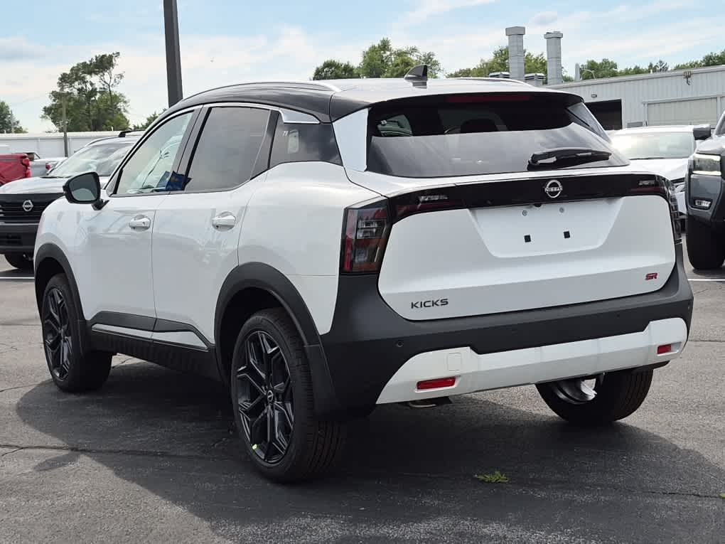 2026 Nissan Kicks SR - Aspen White Tricoat/Super Black exterior view 4